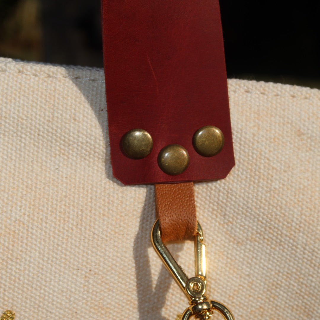 Bolsa Wallow Bege com Alça de Couro Vermelho com Zíper