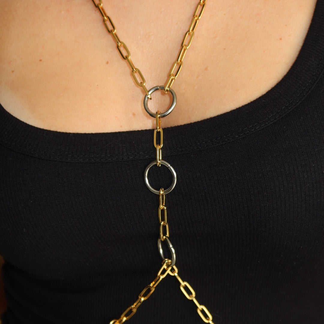 Body Chain Dourado com Círculos Prata
