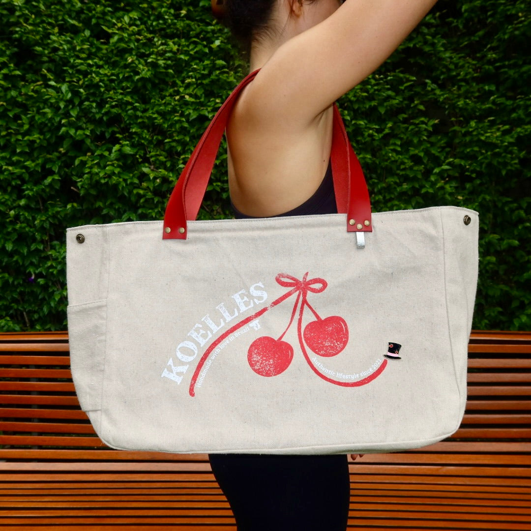 Bolsa Wallow Cinza com Alça de Couro Vermelha com Zíper