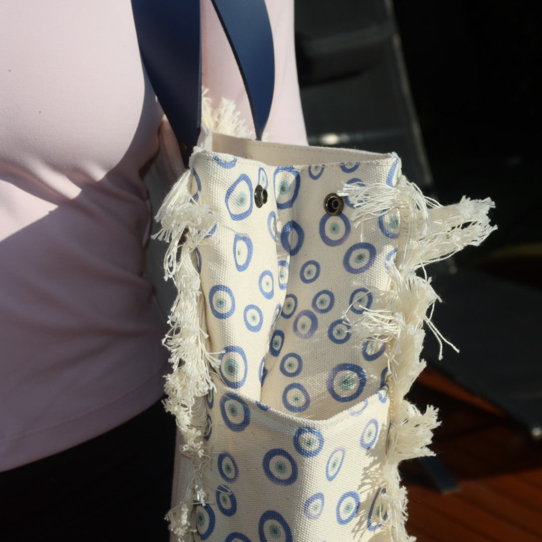 Bolsa Wallow Good Vibes Azul com Alça de Couro Marinho com Zíper