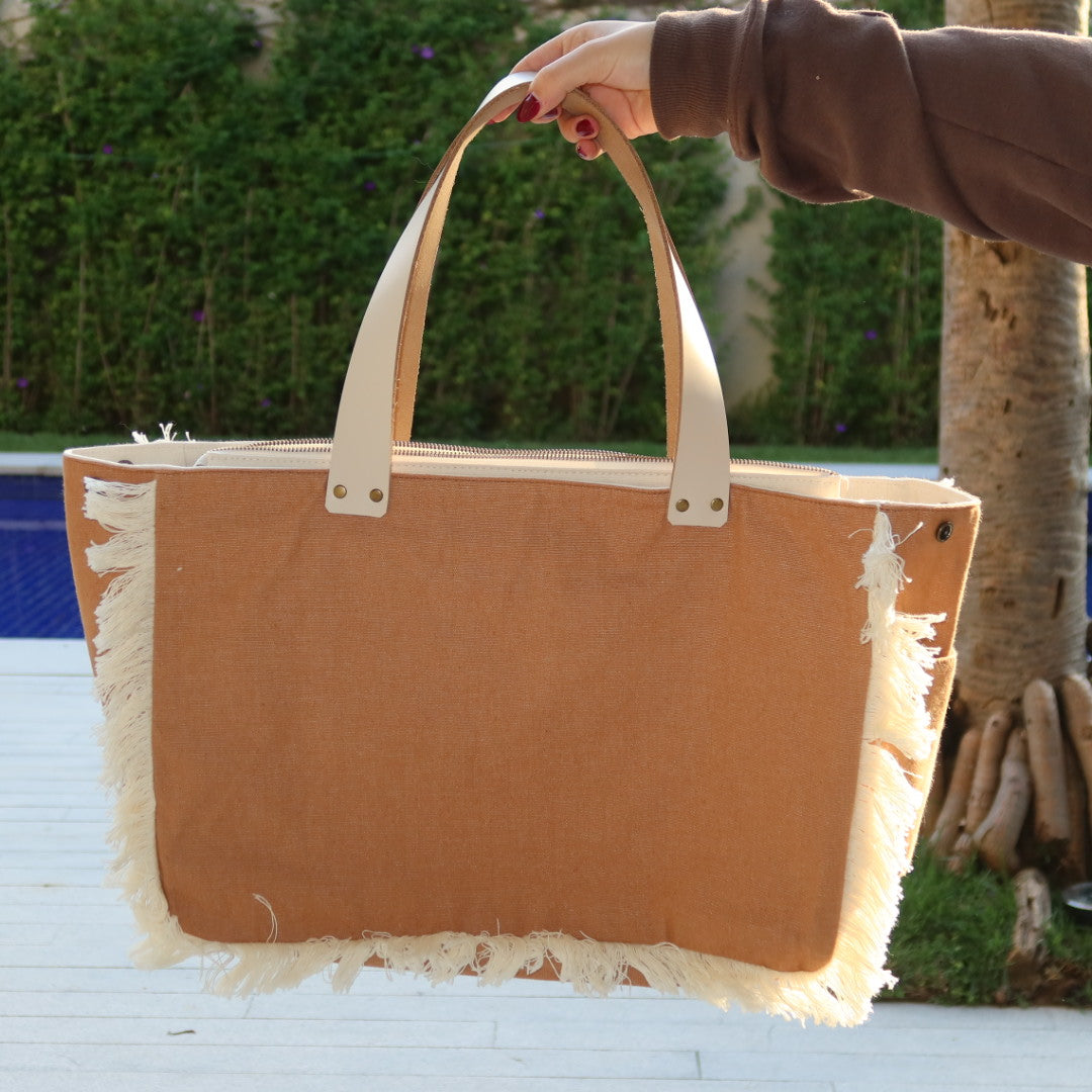 Bolsa Wallow Caramelo com Alça de Couro Off White com Zíper