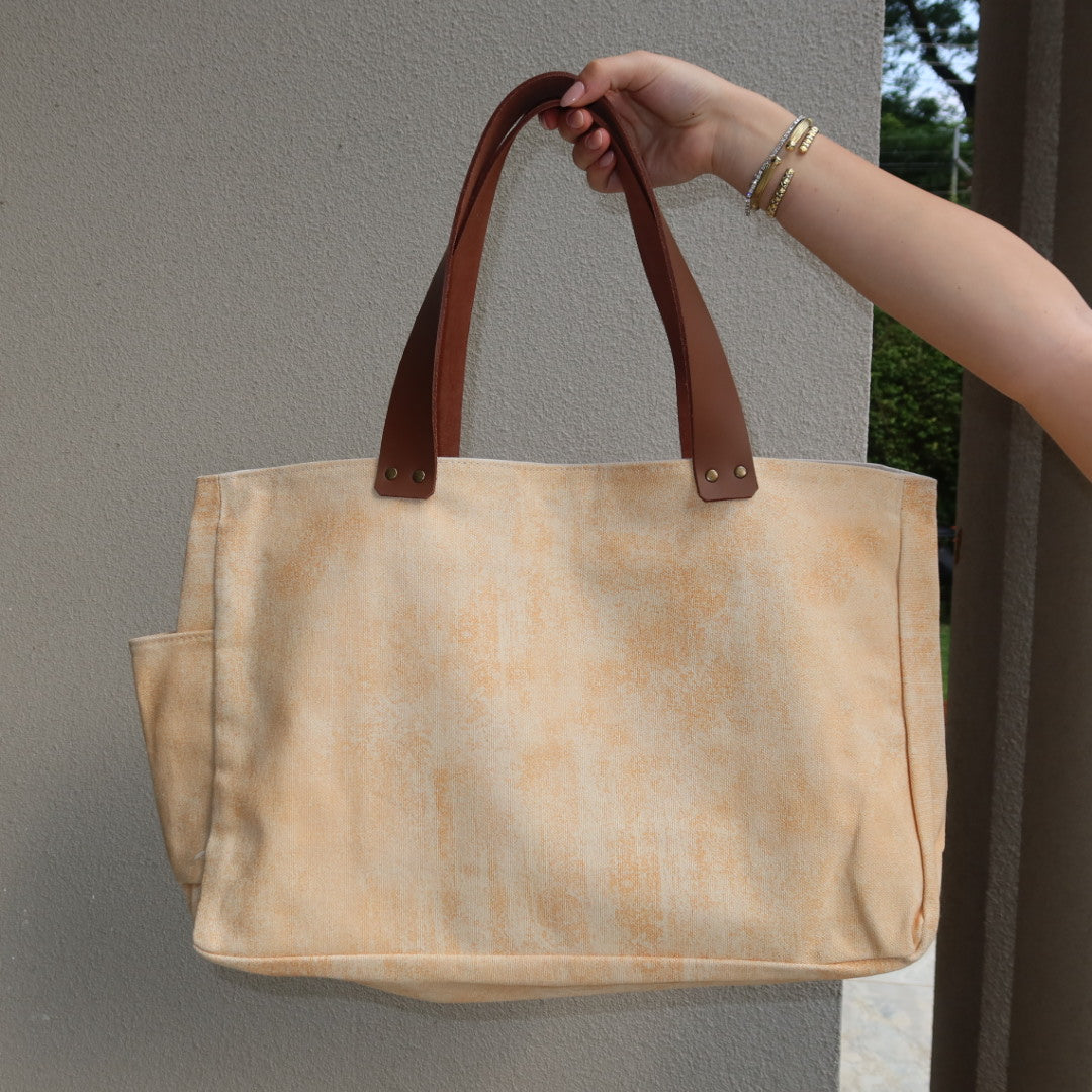 Bolsa Wallow Laranja com Alça de Couro Marrom