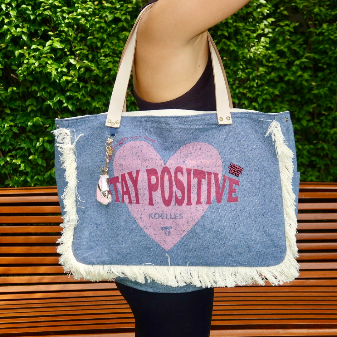 Bolsa Wallow Jeans Claro com Alça de Couro Branco