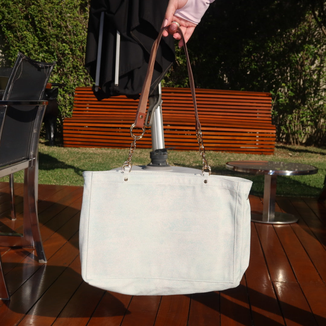 Bolsa Katrin Aqua com Alças de Corrente e Couro Marrom