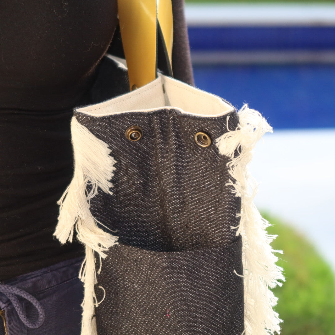Bolsa Wallow Jeans Escuro com Alça de Couro Dourado