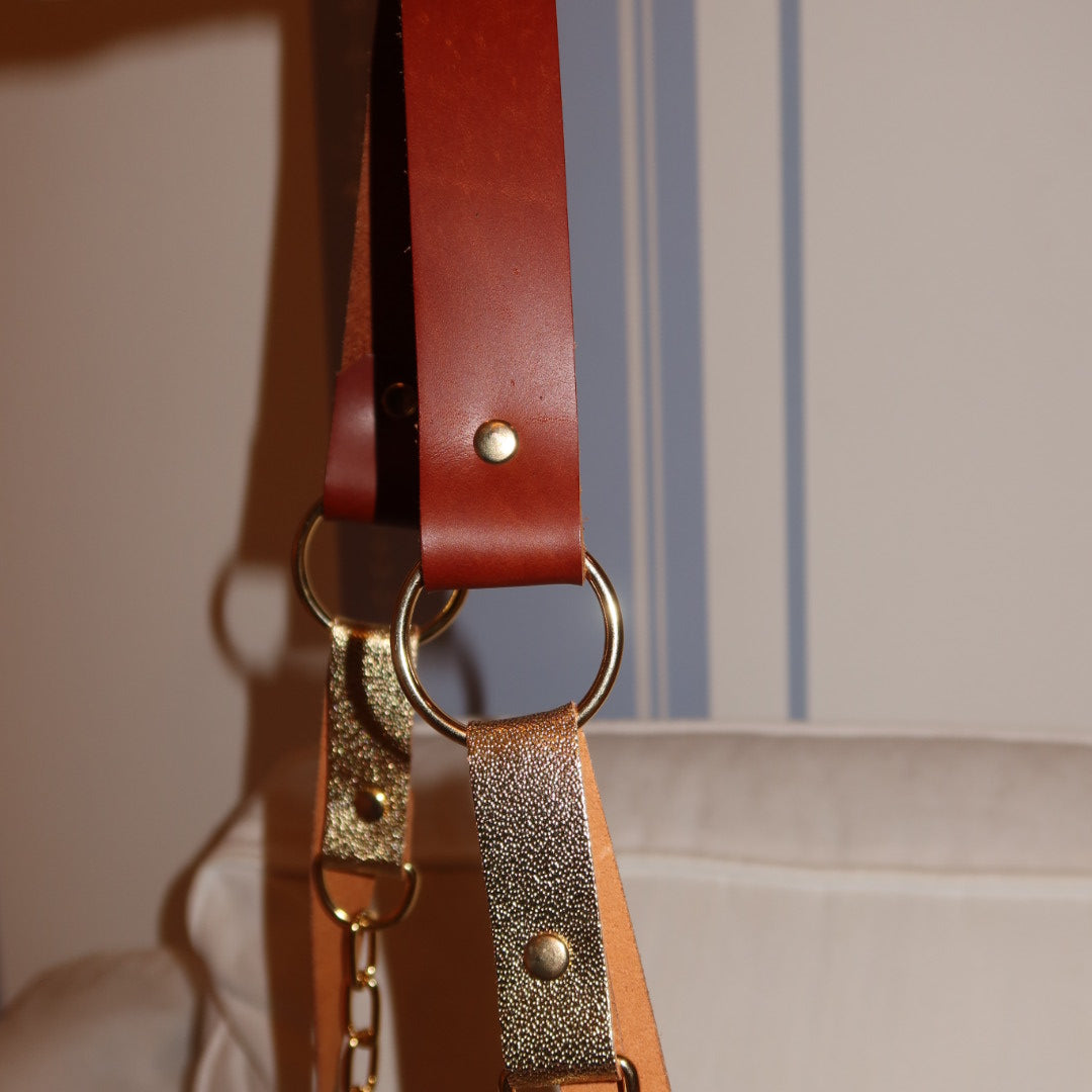 Bolsa Katrin Jeans Claro PET com Alças de Corrente e Couro Marrom e Dourado