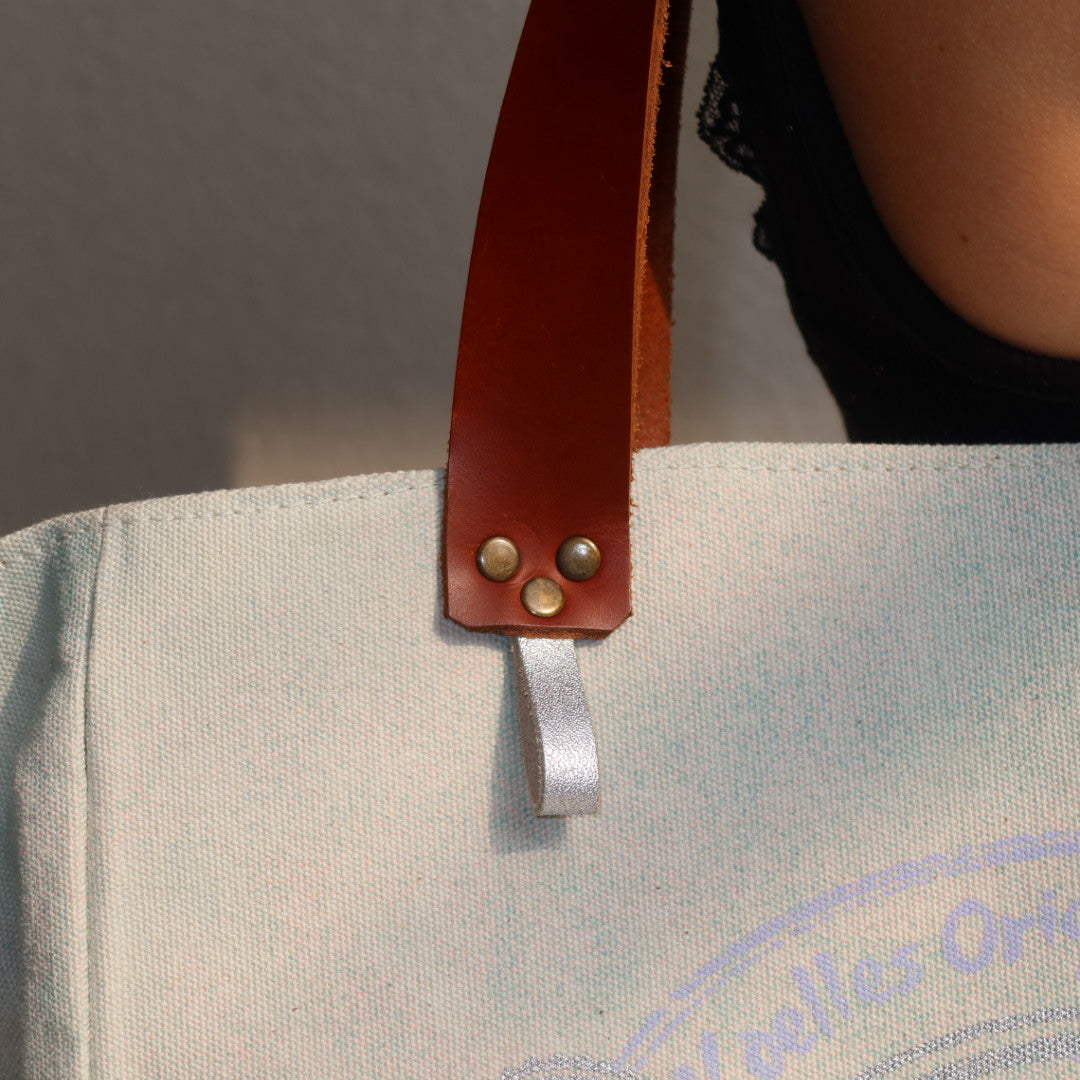 Bolsa Nuna Aqua com Alças de Couro Marrom