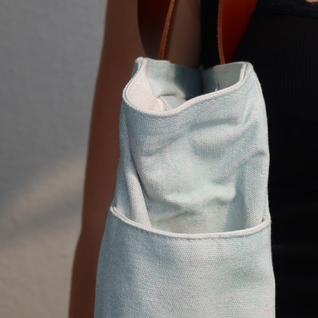 Bolsa Nuna Aqua com Alças de Couro Marrom