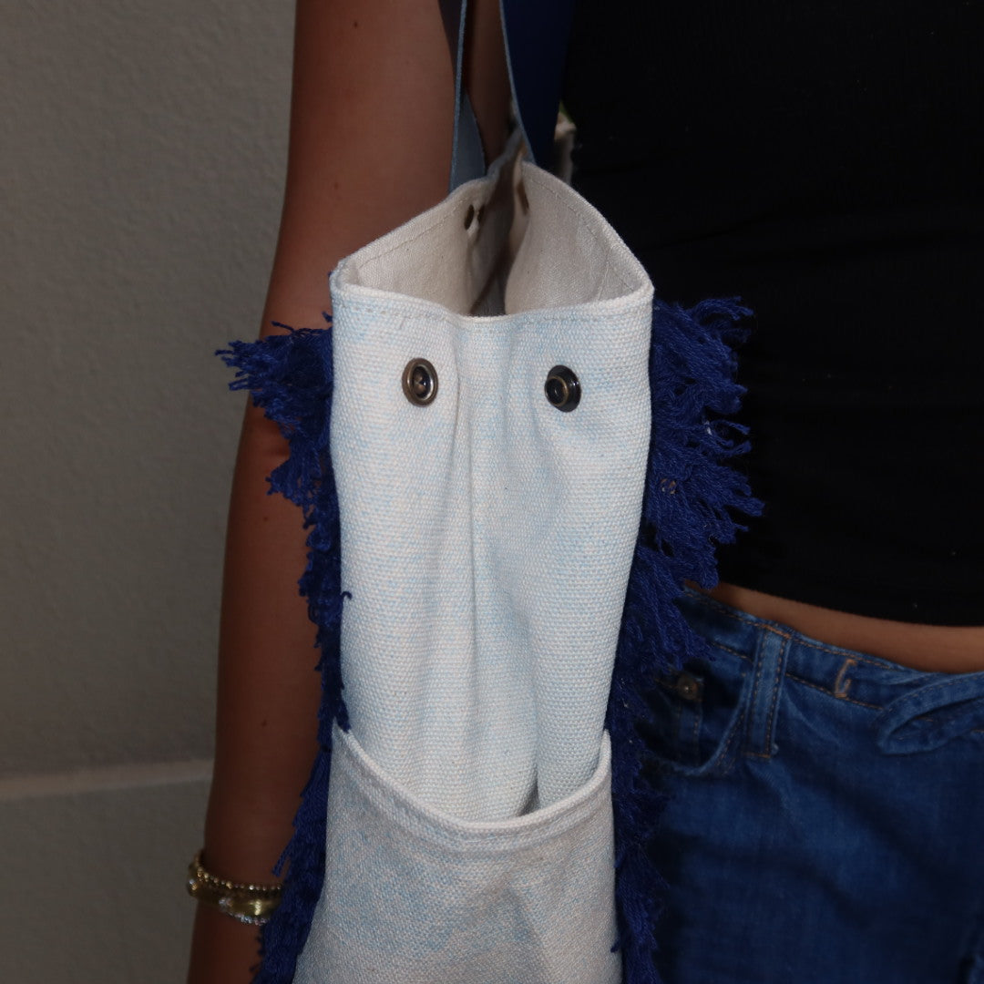 Bolsa Wallow Azul com Alça de Couro Marinho com Zíper