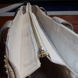 Bolsa Wallow Bege Gold Edition com Zíper