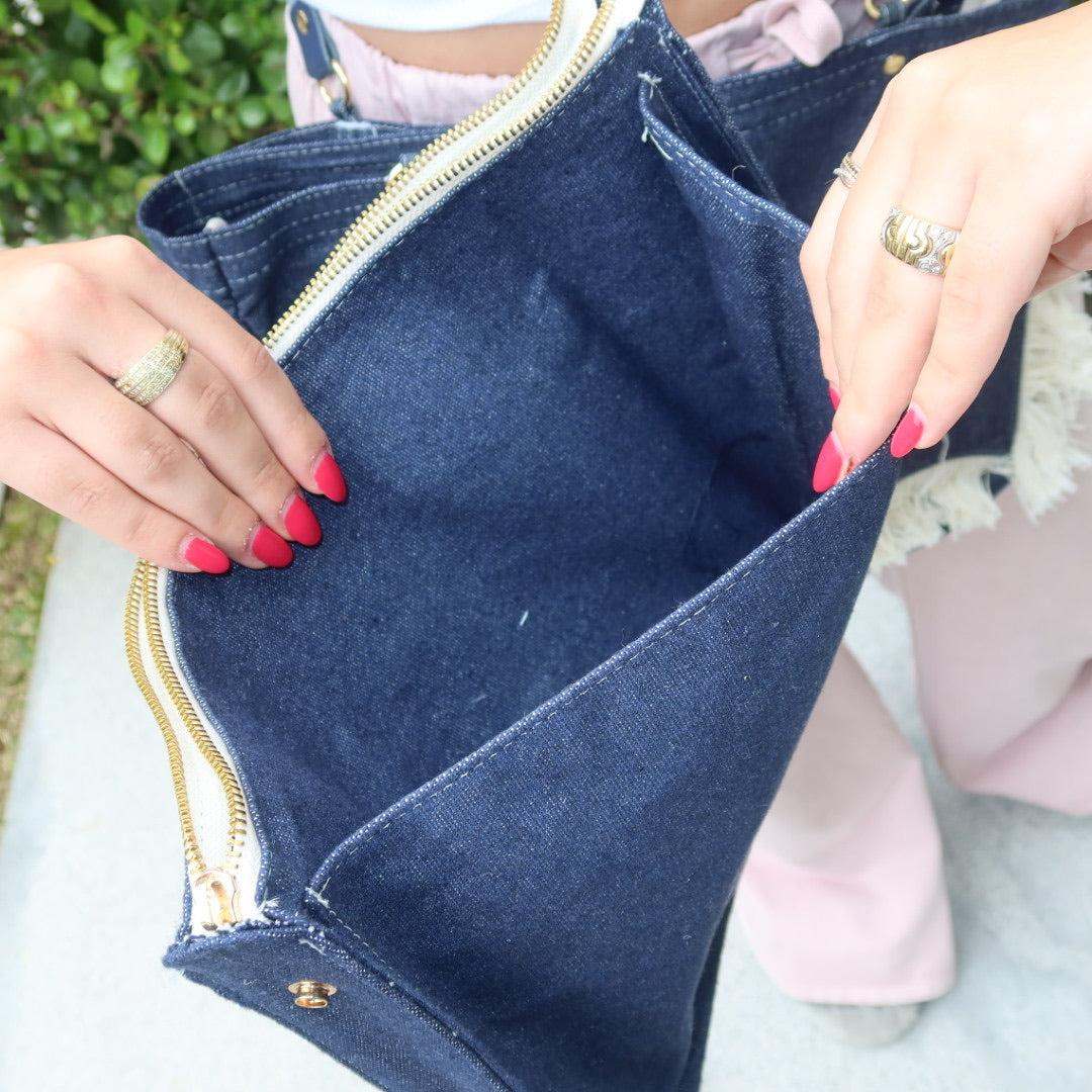 Bolsa Katrin Jeans Escuro com Alças de Corrente e Couro Azul e Prata