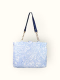 Bolsa Katrin Arabesque Azul com Alças de Corrente e Couro Marinho