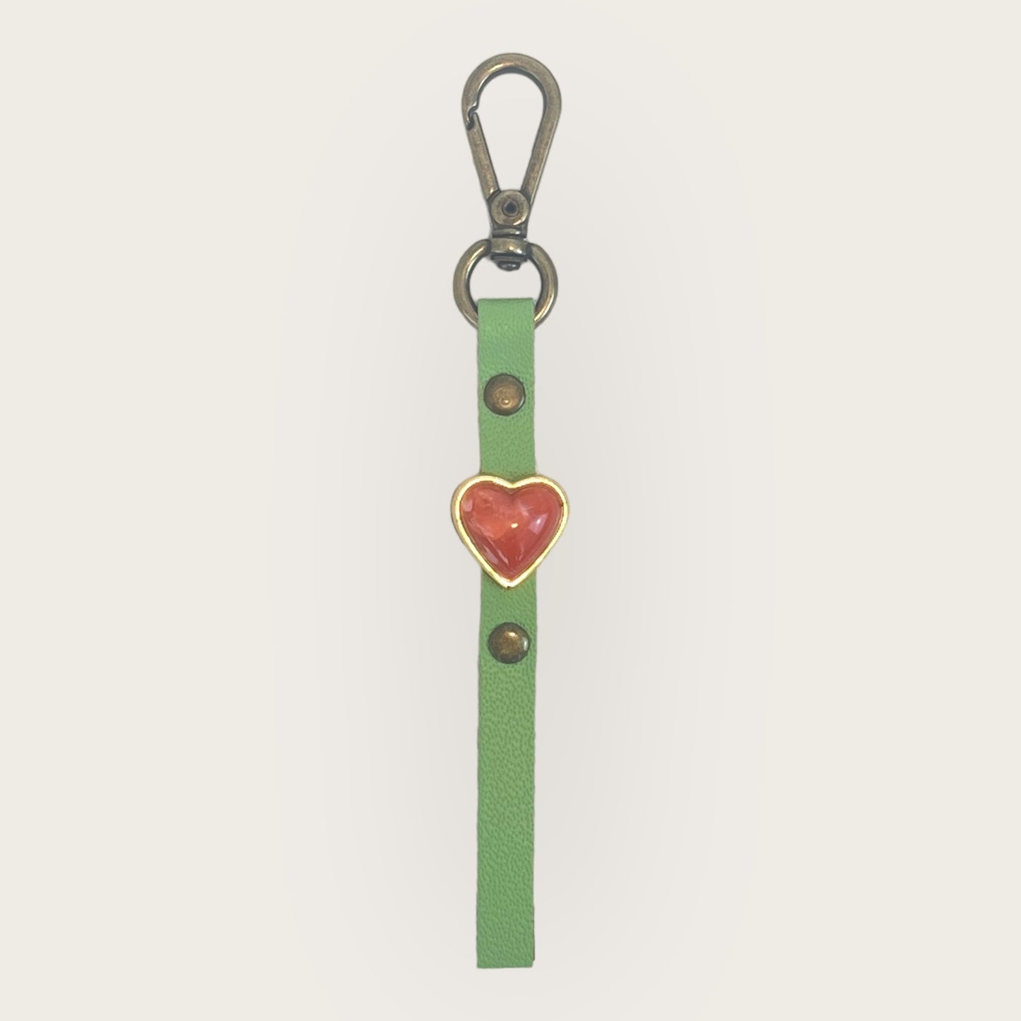 Chaveiro Verde com Coração Vermelho
