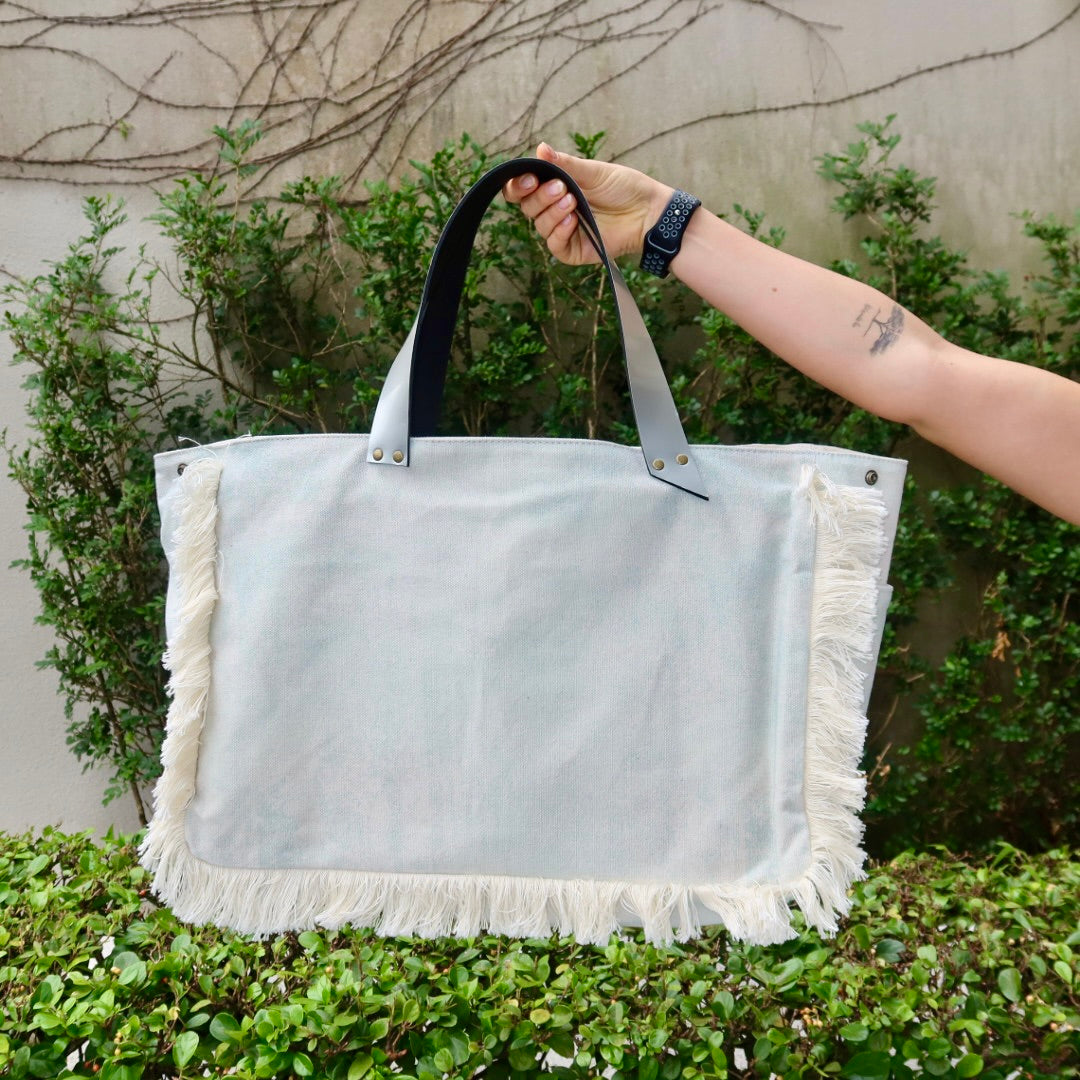 Bolsa Wallow Aqua com Alça de Couro Prata com Zíper