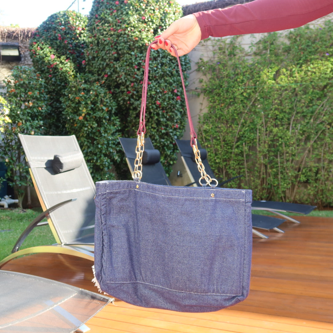 Bolsa Katrin Jeans Escuro com Alças de Corrente e Couro Vinho