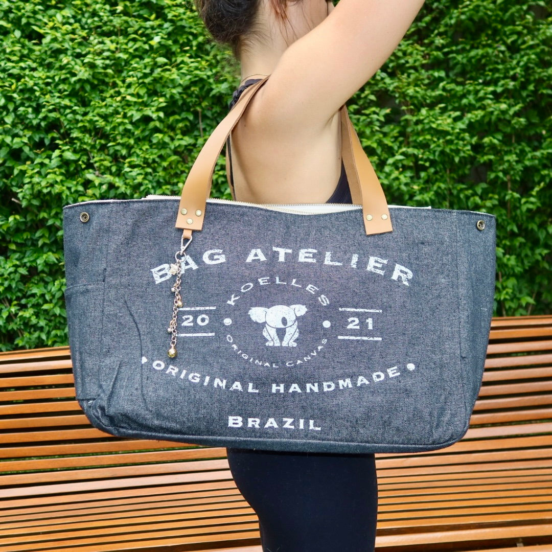 Bolsa Wallow Jeans Preto com Alça de Couro Caramelo com Zíper