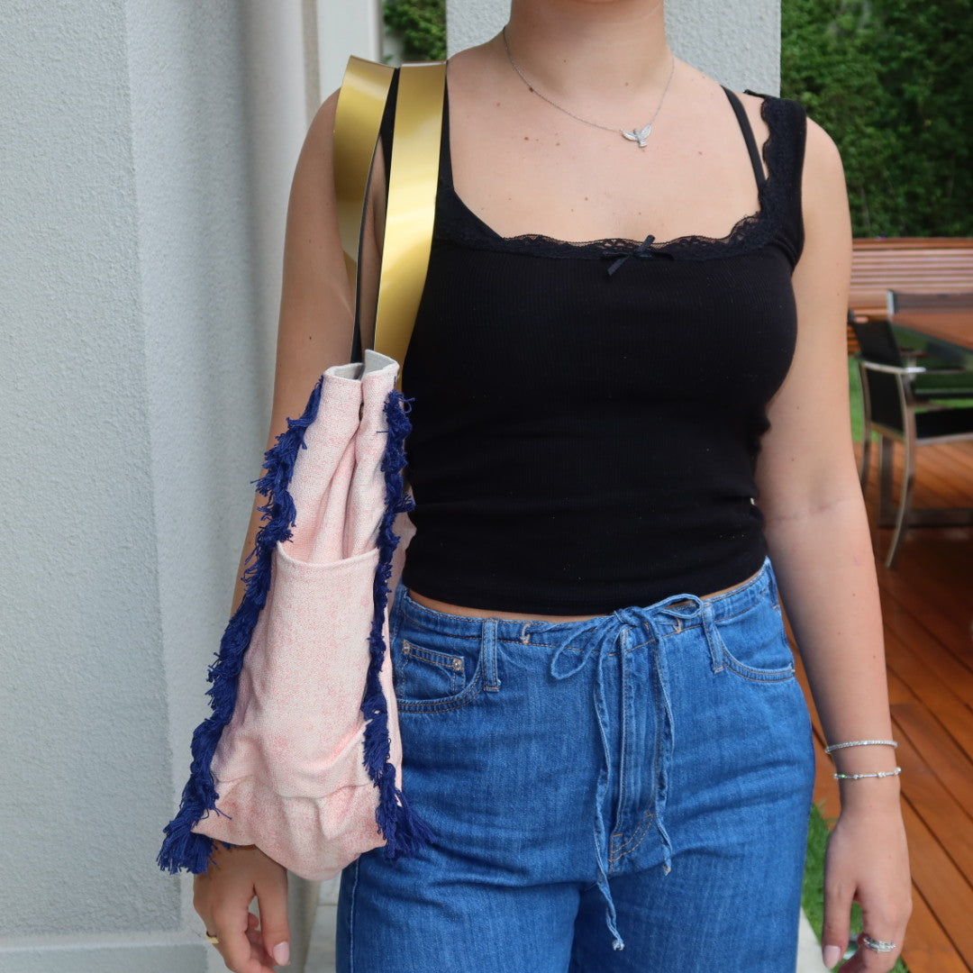 Bolsa Wallow Lilac com Alça de Couro Dourada