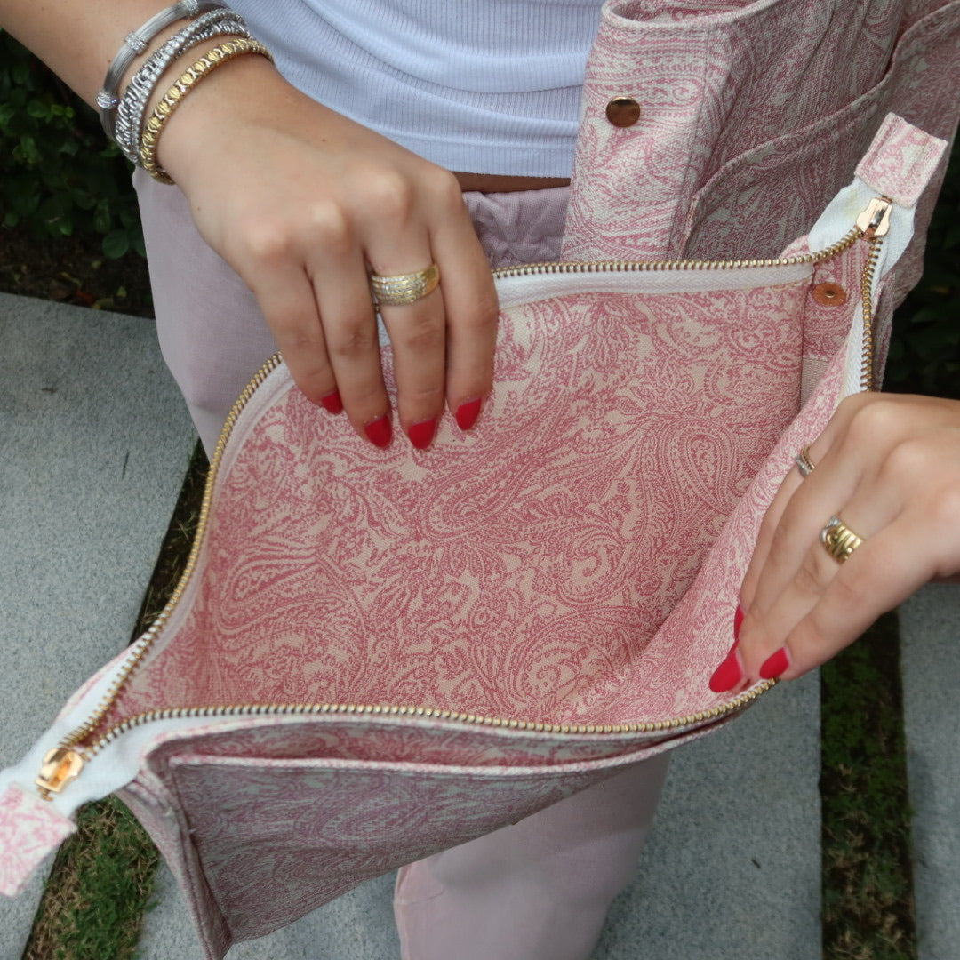 Bolsa Katrin Arabesque Rosa com Alças de Corrente e Couro Marrom