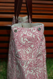 Bolsa Wallow Arabesque Vinho com Alça de Couro Marrom Escuro
