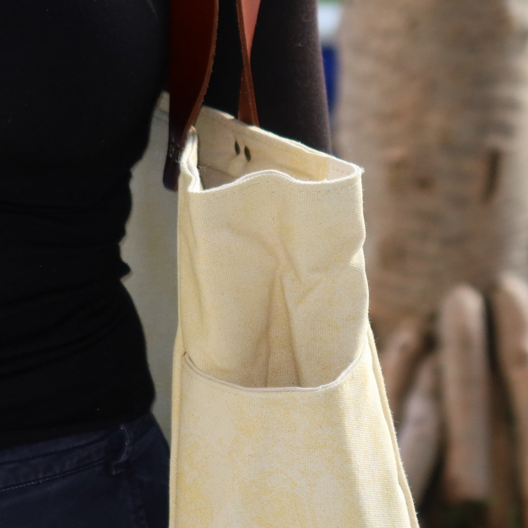 Bolsa Nuna Amarela com Alças de Couro Marrom