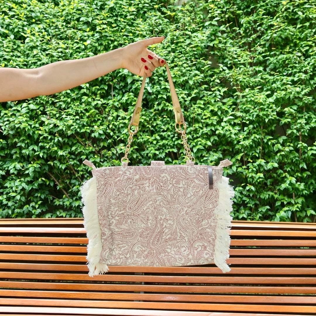 Bolsa Katrin Arabesque Terracota com Alças de Corrente e Couro Dourado