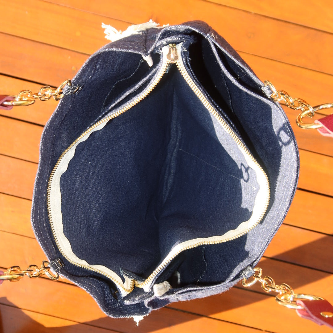 Bolsa Katrin Jeans Escuro com Alças de Corrente e Couro Vinho