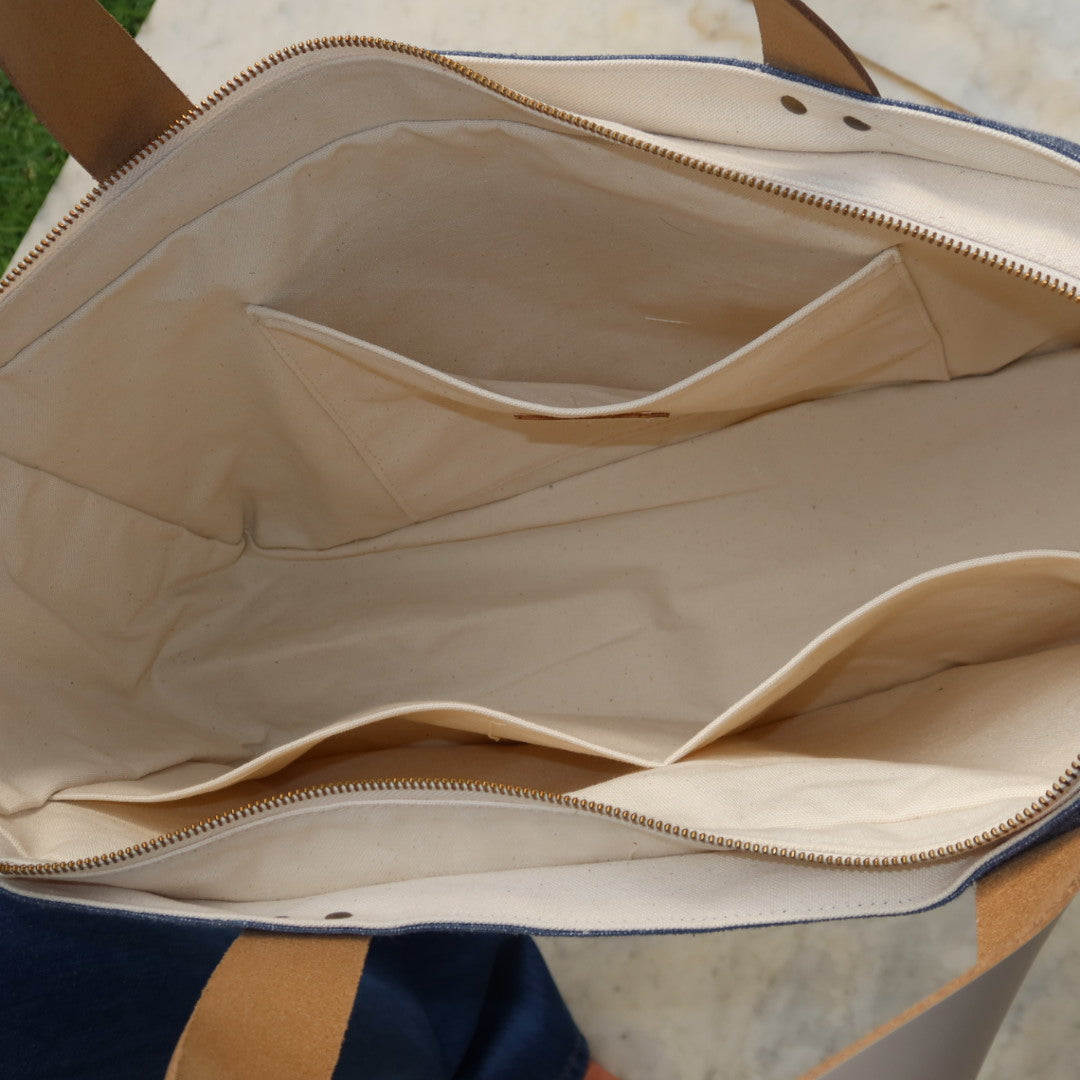 Bolsa Wallow Jeans Claro com Alça de Couro Off White com Zíper
