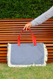 Bolsa Wallow Jeans Claro com Alça de Couro Vermelho