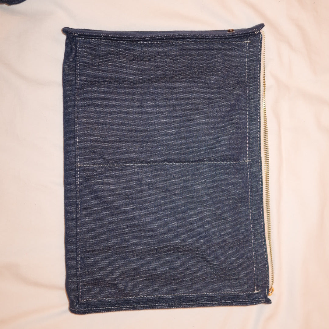 Bolsa Katrin Jeans Escuro PET com Alças de Corrente e Couro Preto