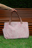 Bolsa Wallow Arabesque Rosa com Alça de Couro Bege