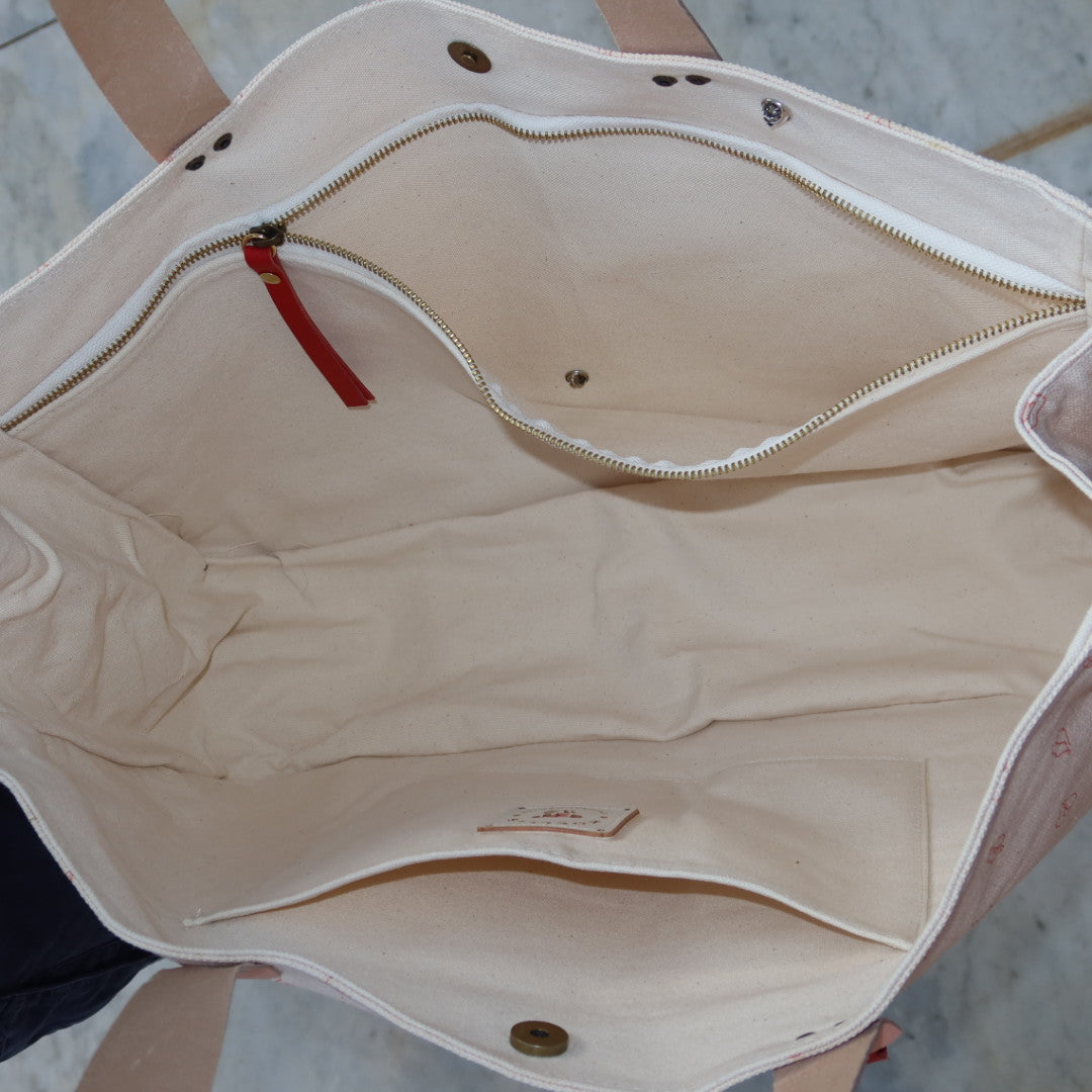 Bolsa Wallow Beijinho Rosa com Alça de Couro Rosa Claro