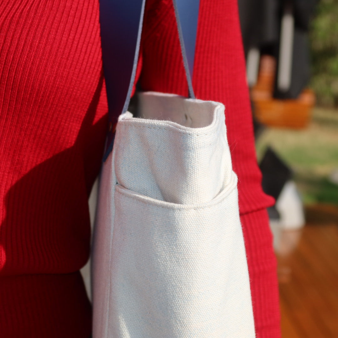 Bolsa Nuna Azul com Alças de Couro Marinho