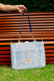 Bolsa Katrin Arabesque Azul com Alças de Corrente e Couro Marinho