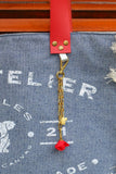 Bolsa Wallow Jeans Claro com Alça de Couro Vermelho