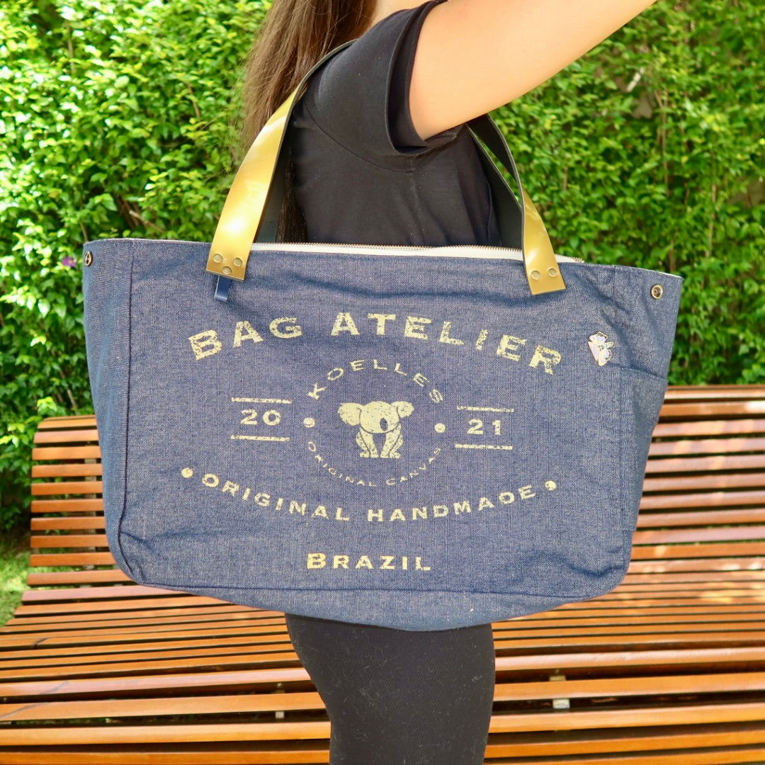 Bolsa Wallow Jeans Escuro com Alça de Couro Dourado com Zíper