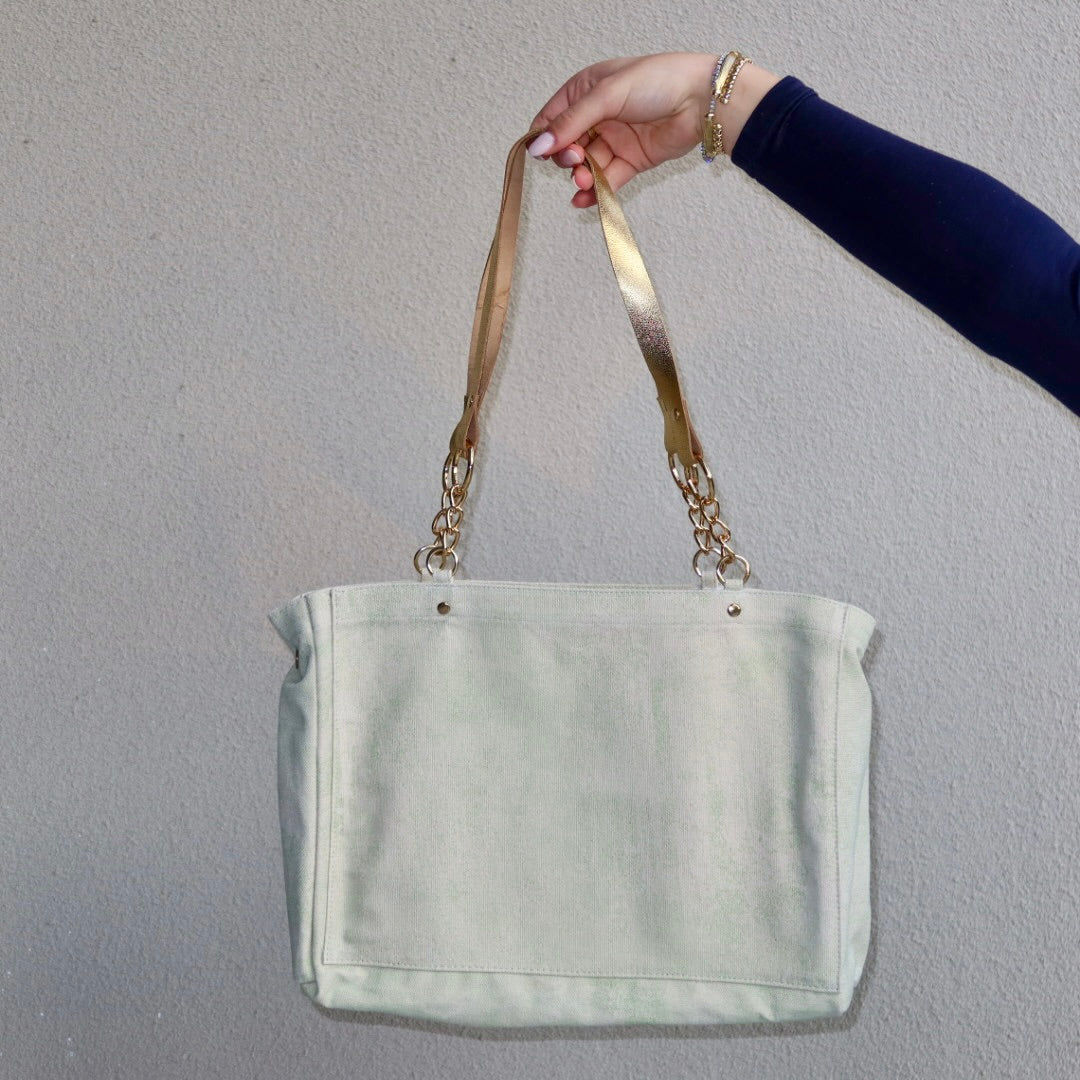Bolsa Katrin Verde com Alças de Corrente e Couro Dourada