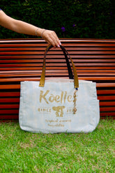 Bolsa Wallow Azul com Alça de Couro Dourado