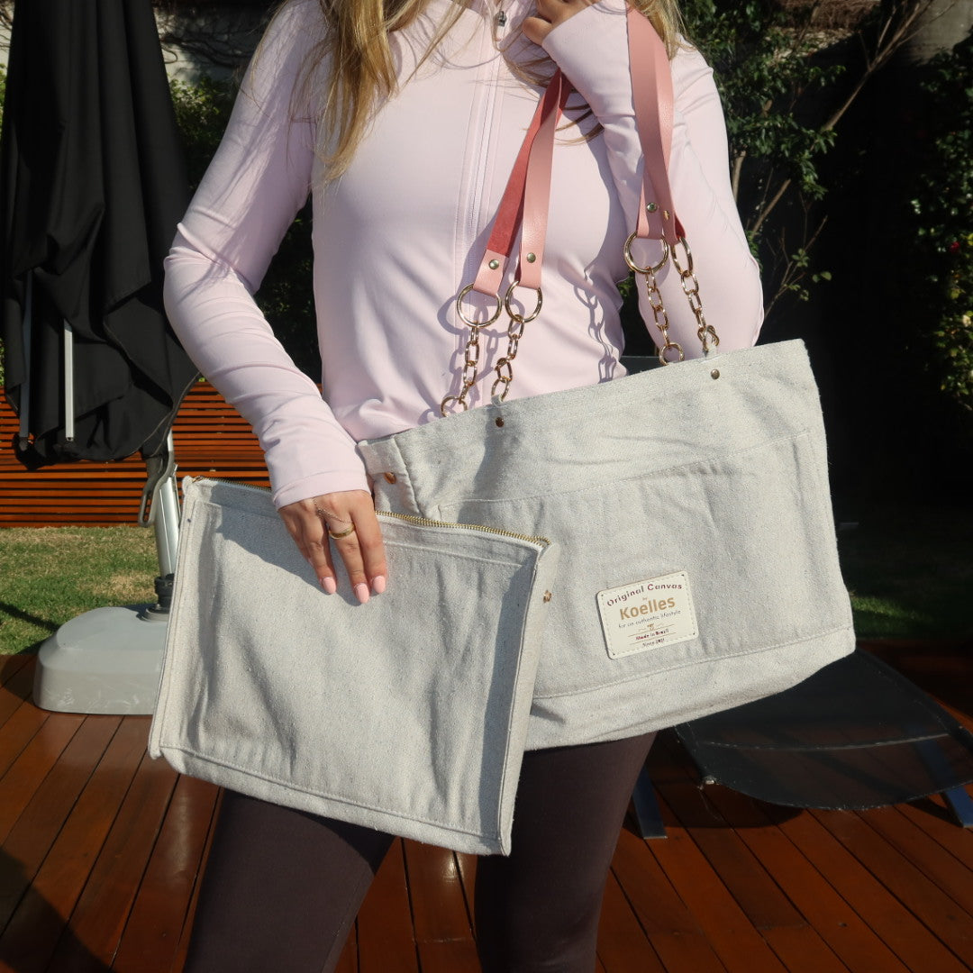 Bolsa Katrin Cinza com Alças de Corrente e Couro Rosa Claro