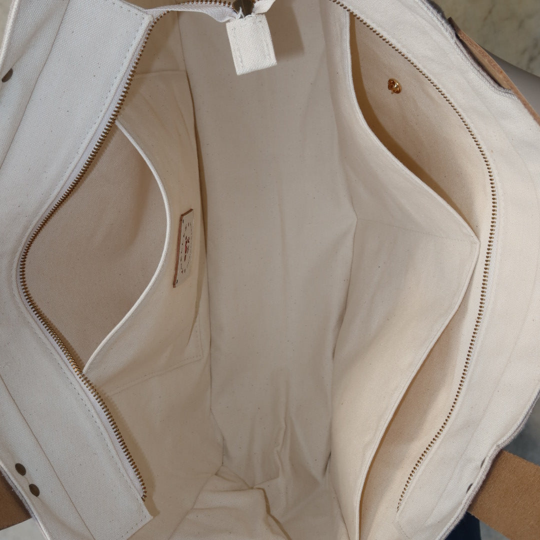 Bolsa Wallow Cinza com Alça de Couro Off White com Zíper