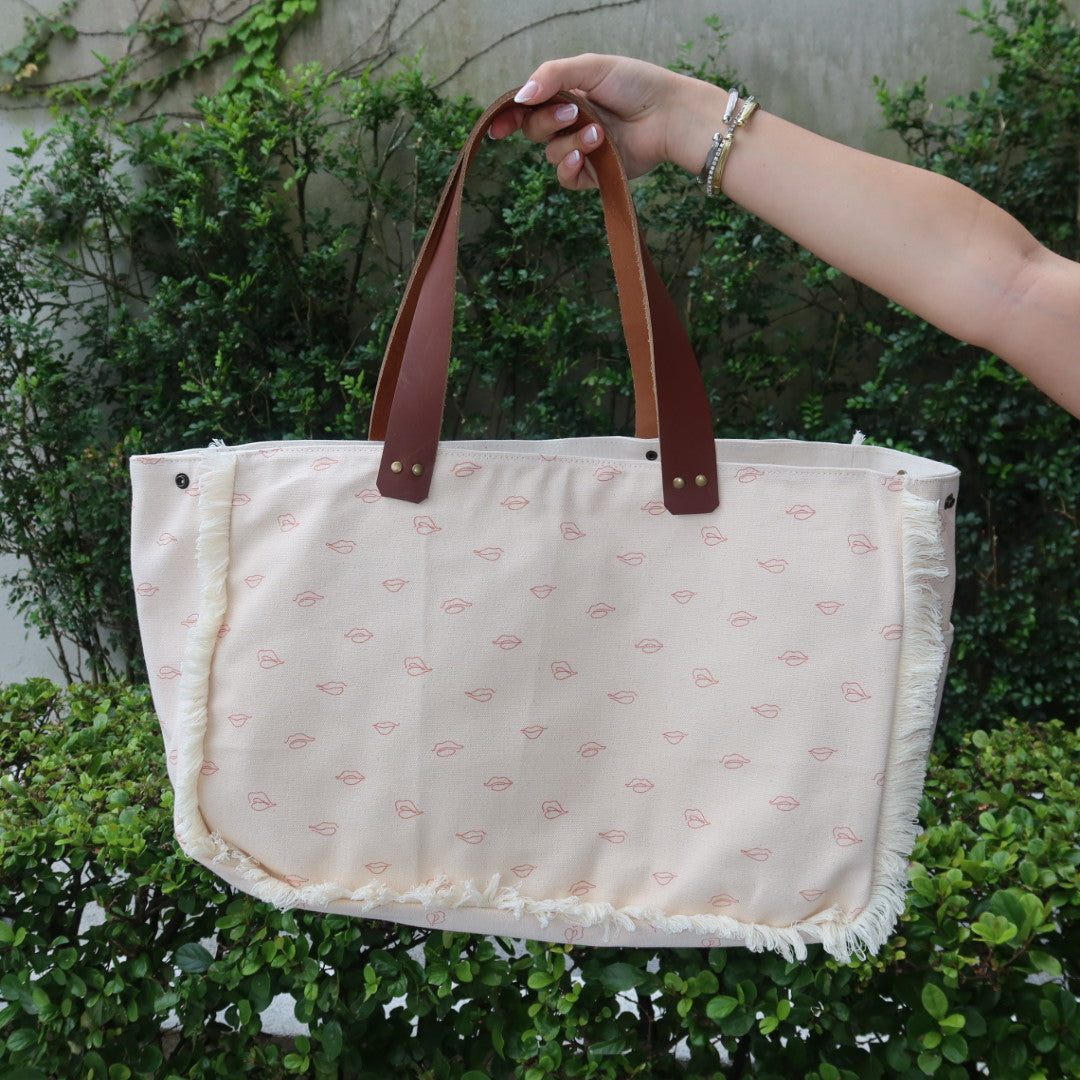 Bolsa Wallow Beijinho Rosa com Alça de Couro Marrom