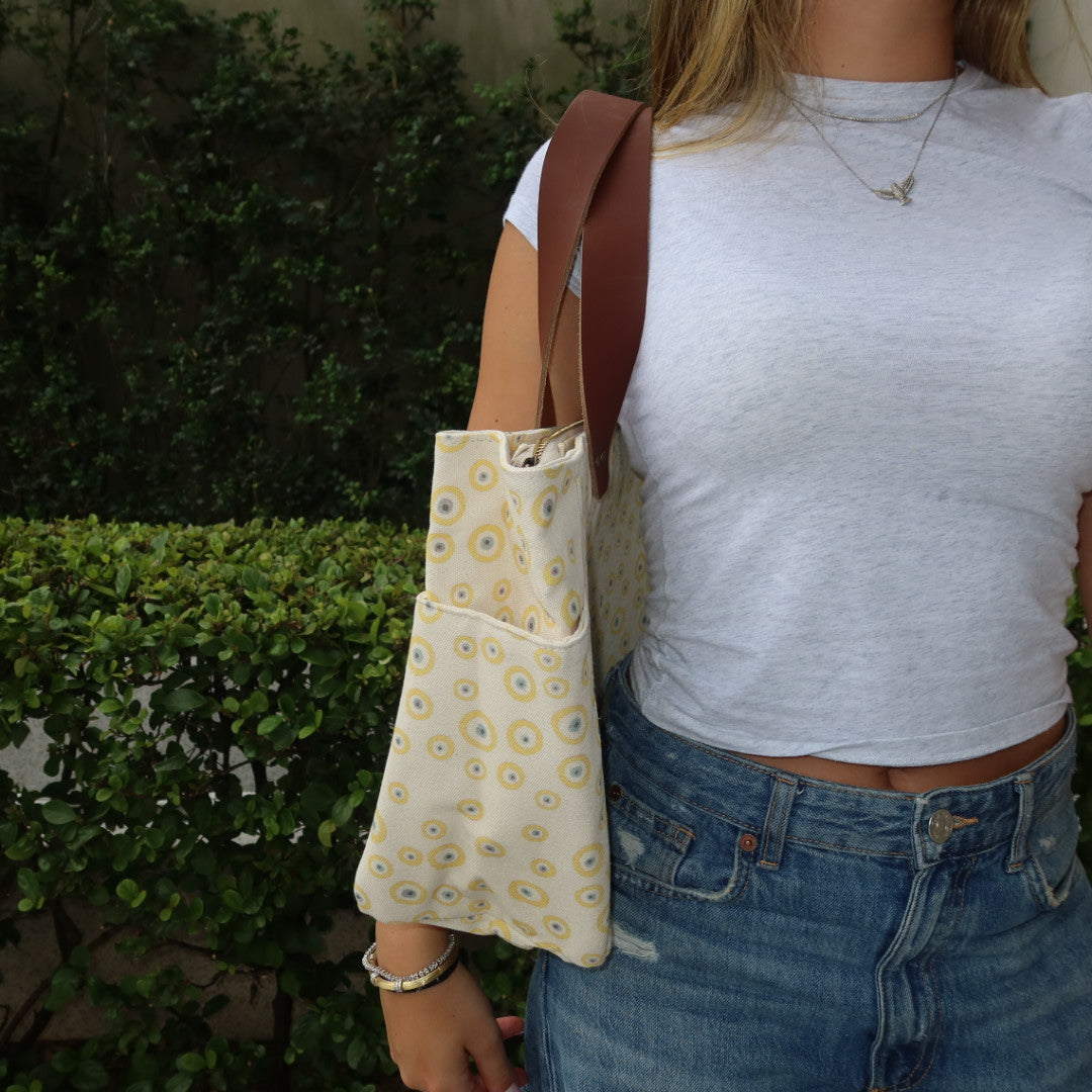 Bolsa Nuna Good Vibes Amarela com Alças de Couro Marrom