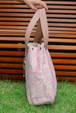 Bolsa Wallow Arabesque Rosa com Alça de Couro Bege