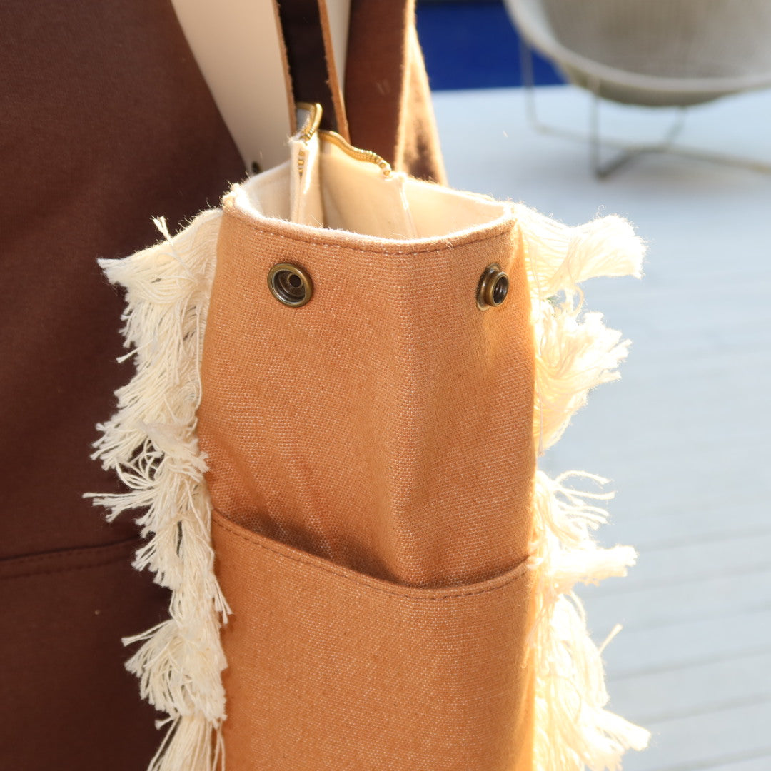 Bolsa Wallow Caramelo com Alça de Couro Off White com Zíper