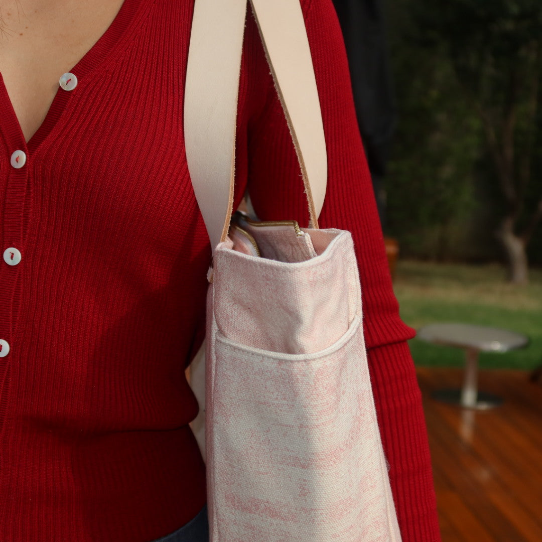 Bolsa Nuna Rosa com Alças de Couro Rosa Claro