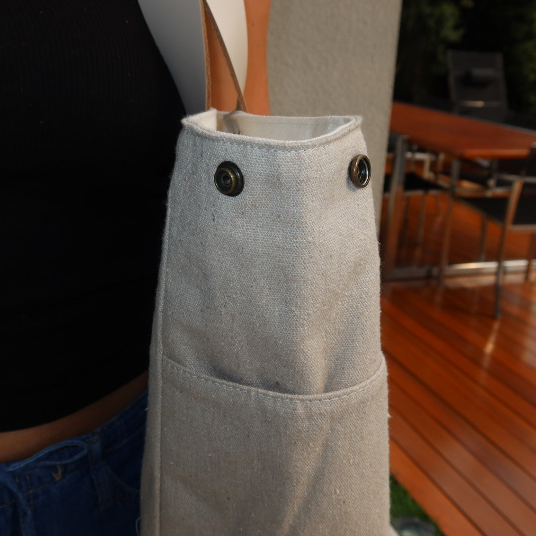 Bolsa Wallow Cinza com Alça de Couro Off White com Zíper