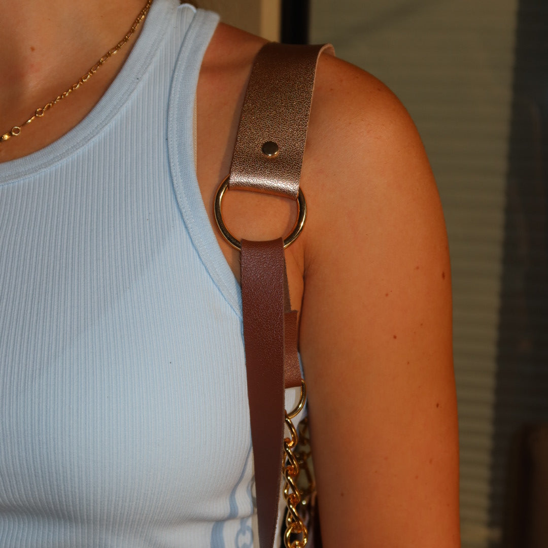 Bolsa Katrin Rosa com Alças de Corrente e Couro Rose Gold e Marrom