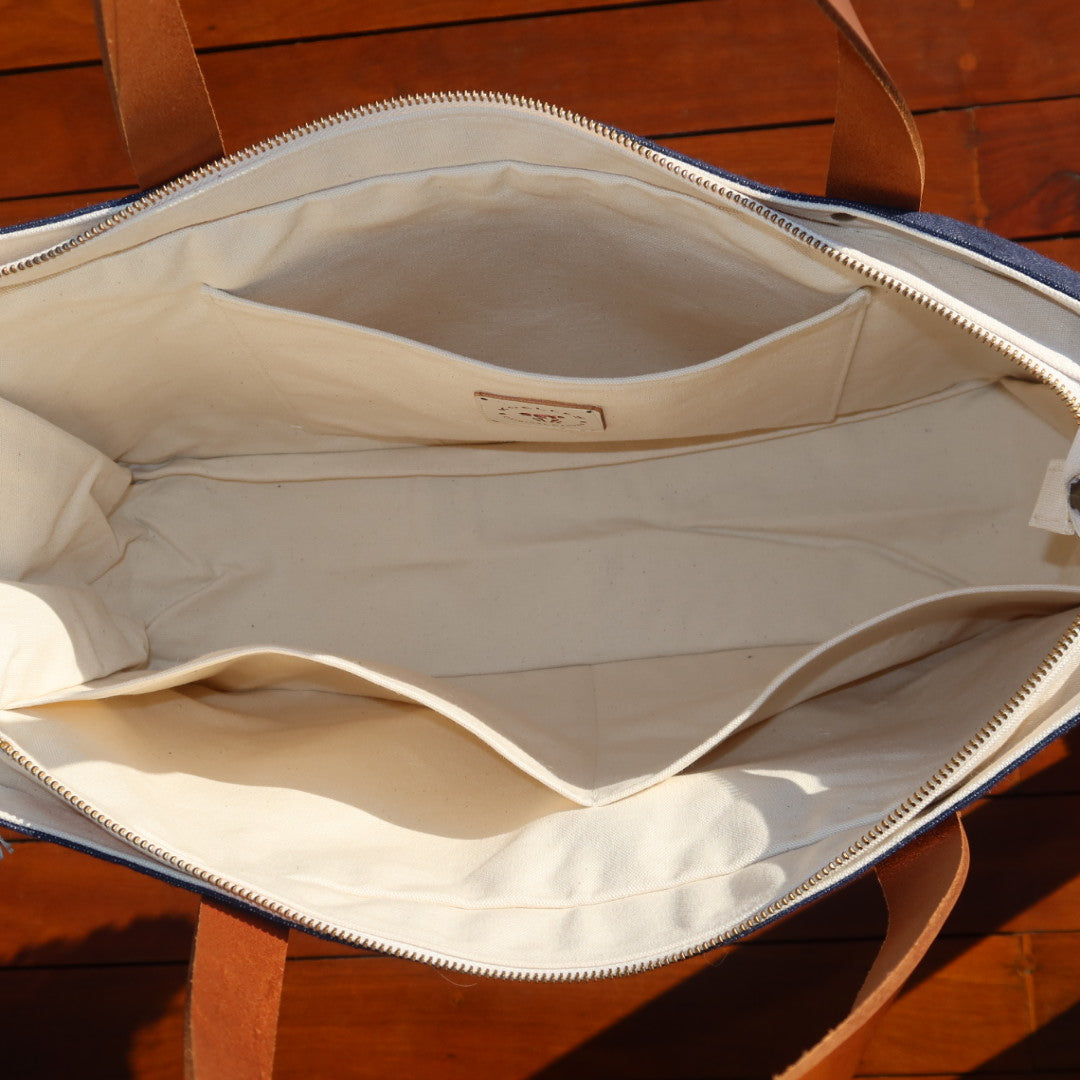 Bolsa Wallow Jeans Escuro com Alça de Couro Marrom com Zíper
