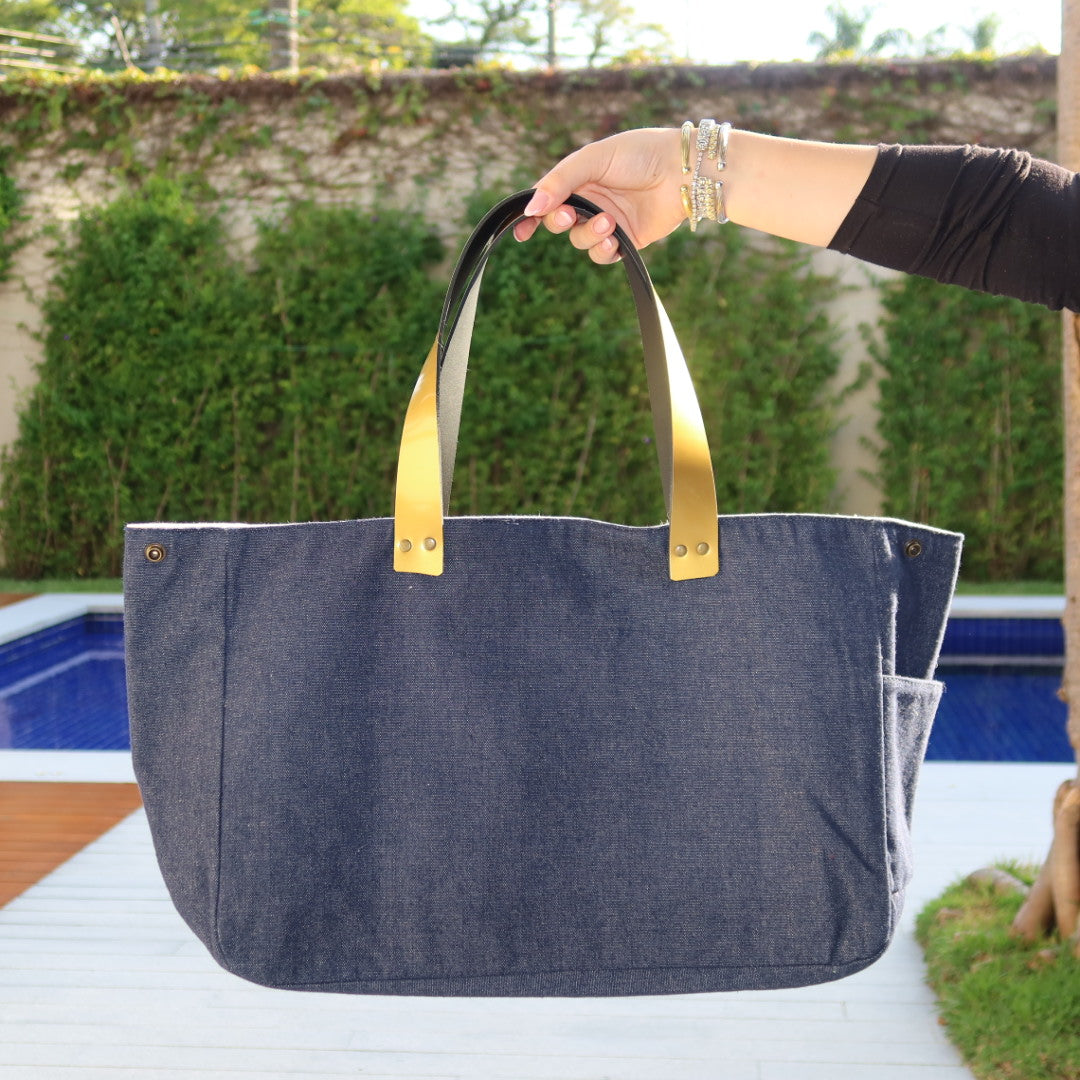 Bolsa Wallow Jeans Escuro com Alça de Couro Dourado