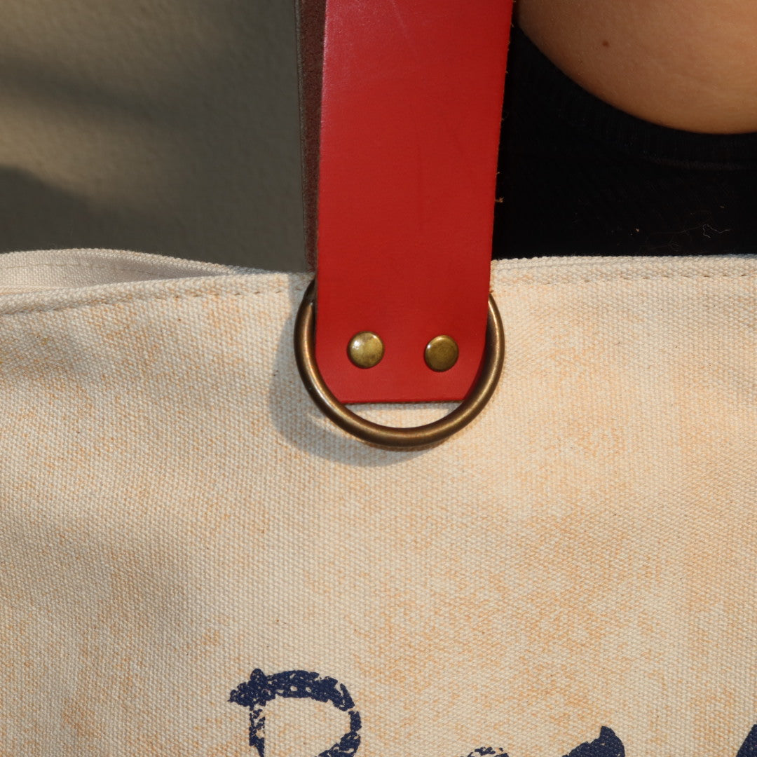 Bolsa Wallow Bege com Alça de Couro Vermelho