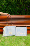 Bolsa Katrin Arabesque Azul com Alças de Corrente e Couro Preto